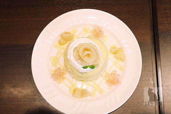 桃の薔薇が咲く！ふわふわのパンケーキが人気のお店から美しい限定が登場