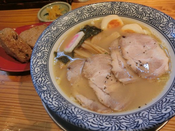 坦々麺にアジアン麺！福岡なのに半径15ｍ圏内に密集する「麺料理」4選