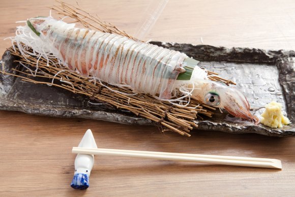 鮮度抜群の活イカに牡蠣食べ放題も！上野のお店で絶品魚介を食べ尽くせ