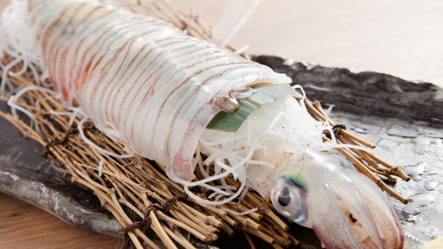 鮮度抜群の活イカに牡蠣食べ放題も！上野のお店で絶品魚介を食べ尽くせ