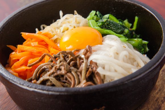 人気のサムギョプサルも！新大久保で韓国料理50種食べ放題が2480円