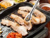 人気のサムギョプサルも！新大久保で韓国料理50種食べ放題が2480円