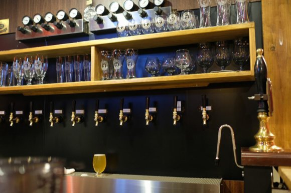 ビールと相性抜群なつまみが豊富！樽生13種が飲める福岡の老舗ビアバー