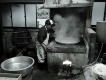 マイ箸など持参必須！早朝5時から30分しか食べられない製麺所のうどん