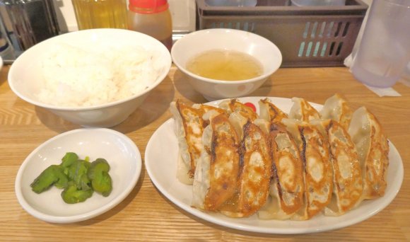 餃子12個つきの定食が690円！神田駅近でお財布に優しく満足できる店