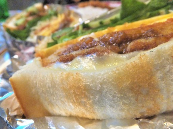 贅沢な厚さのサンドイッチに大満足！昭和レトロな喫茶店の高コスパランチ