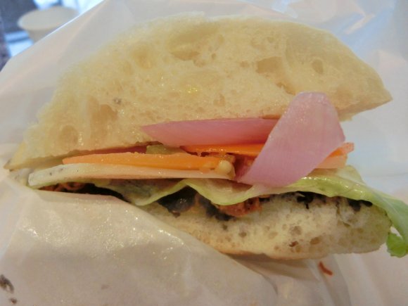 日本ではここだけ！人気店のパンを使ったメキシコ発のサンドイッチ専門店