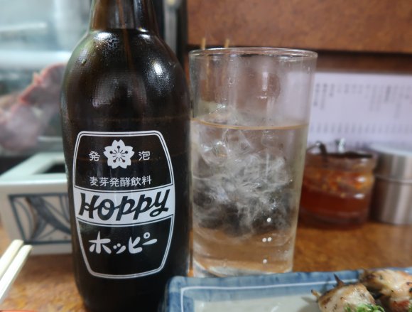 カウンター上の串ネタに思わず目移り！創作串が美味しい横浜の老舗居酒屋