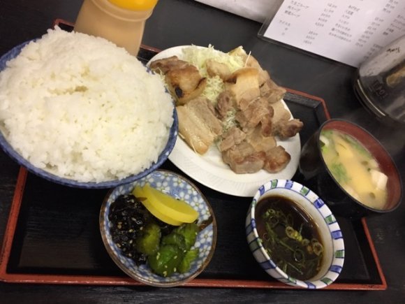 食欲の秋にガッツリ食べたい！神戸でデカ盛りグルメを楽しめるお店5軒