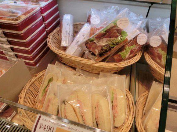 東京駅の駅ナカで本場の味が楽しめるパン屋「イータリー」