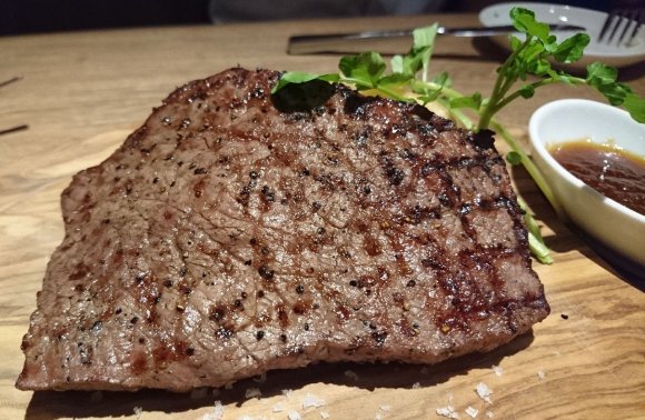 最高級のA５神戸牛の塊肉も！ガッツリ肉が食べたい時におすすめの肉バル