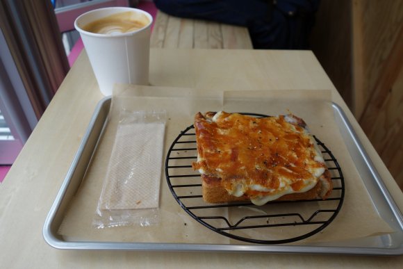 たっぷりバターにとろ～りチーズ！トーストが美味しい京阪神のカフェ５選