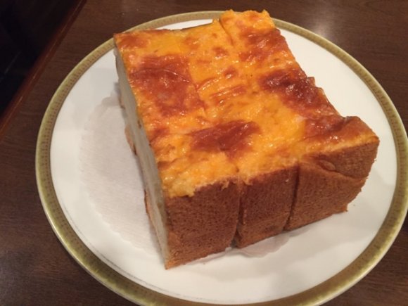 丸福珈琲店の隠れたおすすめメニュー！超厚切りの絶品チーズトースト
