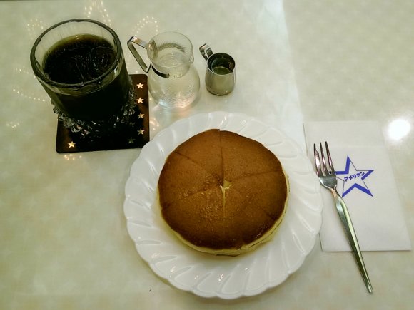 大阪が誇る伝説的純喫茶！アメリカンのホットケーキモーニング