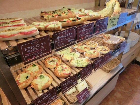 子ぶた、亀、コアラ！可愛いパン満載な癒し系パン屋さん＠新宿