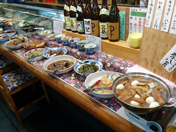 30種以上の惣菜が食べ放題で1000円！メッチャお得な寿司屋ランチ！