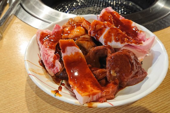 たっぷり250g！焼肉の本場・鶴橋で食べるがっつりホルモンランチ