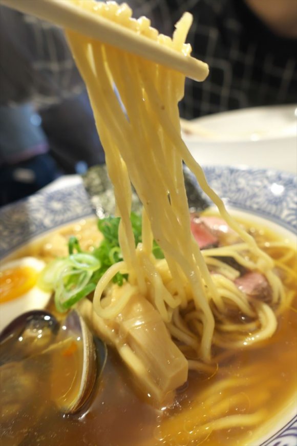 【麺屋 169】無化調でも奥深いスープが美味い人気店の「中華そば」