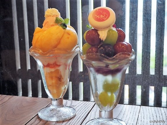 岡山県産フルーツの魅力がたっぷり！桃とぶどうの贅沢パフェが味わえる店
