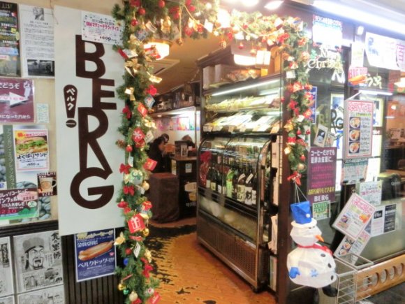 呑めなくても行くべし！新宿駅近「ベルク」の絶品ホットドッグ