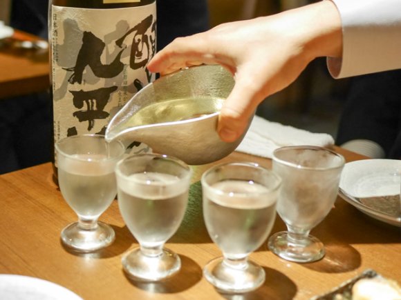 ここは日本酒好きの天国！160種以上の日本酒が1杯390円で呑める店