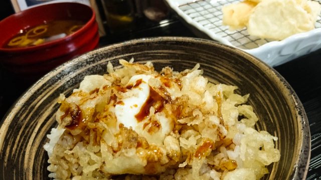 レベルは高く！価格は低く！オリーブオイル100%使用の天ぷら専門店