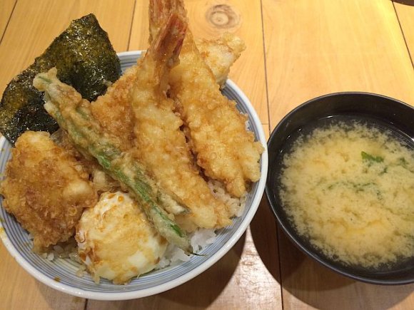 天まぶしも天丼も！新宿で豪快な天丼をお得に食べる「天吉屋」