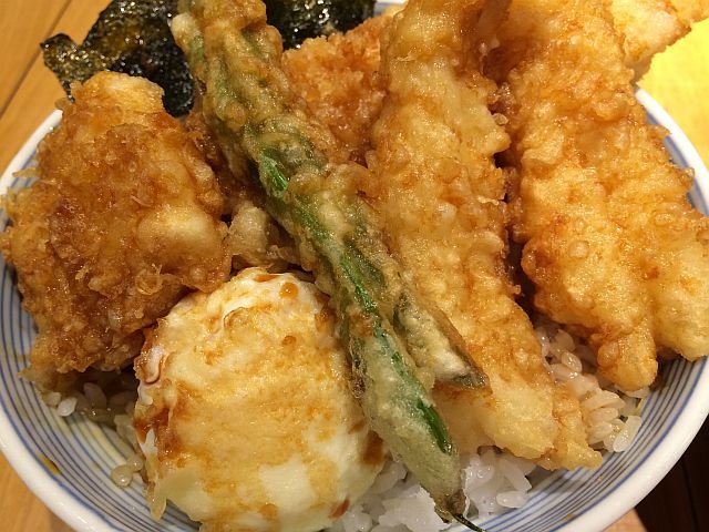 天まぶしも天丼も！新宿で豪快な天丼をお得に食べる「天吉屋」