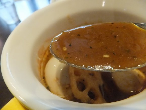 フワッフワでカリカリの別添えチキンが美味しい！濃厚コク旨スープカレー