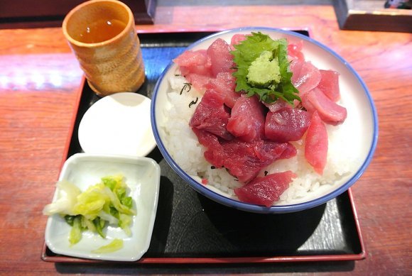 東京都内でおすすめの海鮮丼！ランチにデカ盛りなど美味しい海鮮丼のお店