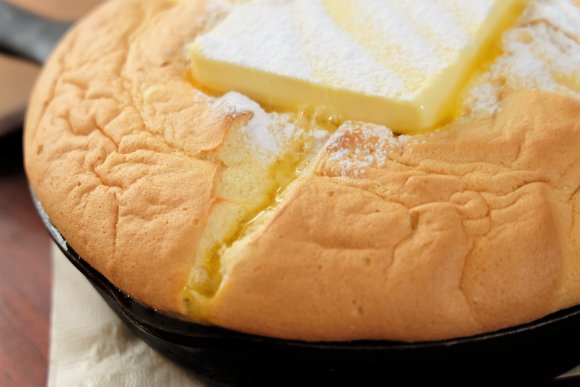 涙が出そうになる美味しさ…！バターとの相性も最強なカステラパンケーキ