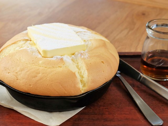 涙が出そうになる美味しさ…！バターとの相性も最強なカステラパンケーキ