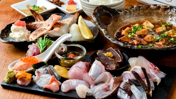 誰もが驚くランチは圧巻！夜は最高級の鮮魚と日本酒を堪能できる隠れ家店
