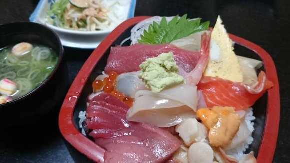 はみ出るボリュームの海鮮丼も！札幌でおいしい海鮮丼が食べられるお店