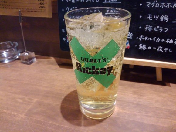 大阪名物イカ焼きでちょい飲み！2000円でお酒と鉄板焼きが楽しめる店