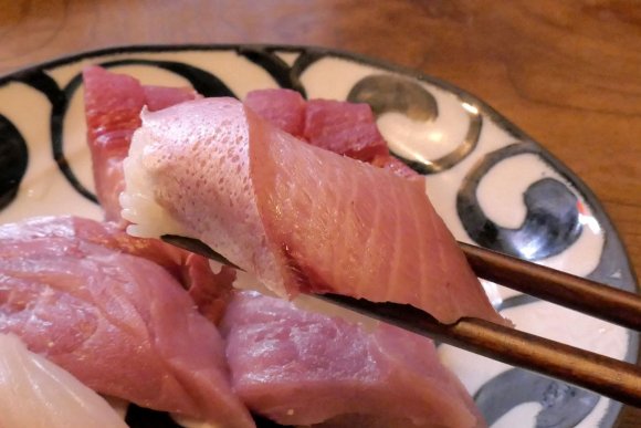 大人気！新鮮な刺身やおかずが1500円食べ放題の超お得なランチ