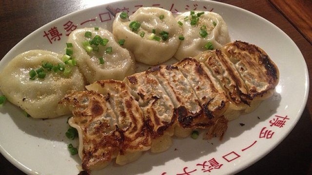 一口餃子から鉄鍋まで！東京近郊で食べられる「九州生まれの餃子」4選
