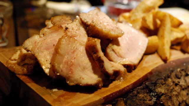 ワインと共に楽しむ！美味な豚肉・宮崎赤豚DDXが味わえる店