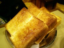 京都の名喫茶「六曜社」で関西伝統の厚切りトーストモーニング