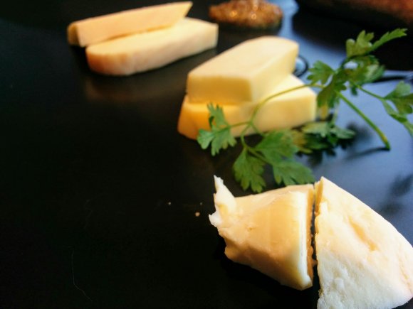 超濃厚チーズと羊肉のハーモニー！レアな北海道産の羊肉を味わえるお店
