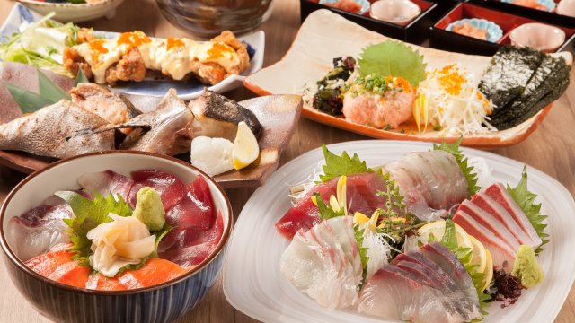 刺身、海鮮丼…全10品飲み放題付4500円！産地直送鮮魚を楽しむ新店