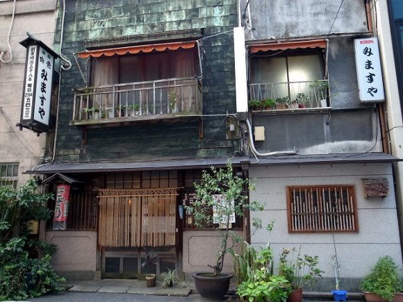 創業明治38年の老舗！ 牛煮込が美味しい東京最古の居酒屋「みますや」