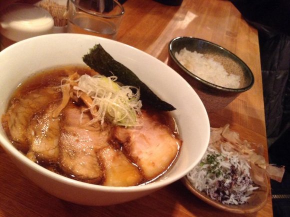 【大阪】魚介の風味が楽しめる！行列のできる下町の中華そば店