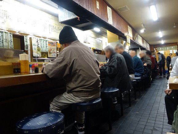 これぞ飲兵衛の聖地！昼11時から酔っ払える大阪を代表する老舗酒場