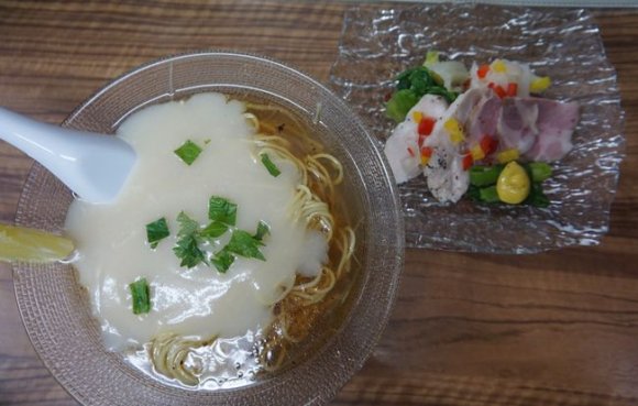 北陸・金沢初の鮎のラーメンも！人気店「麺や福座」の夏めん２種揃い踏み