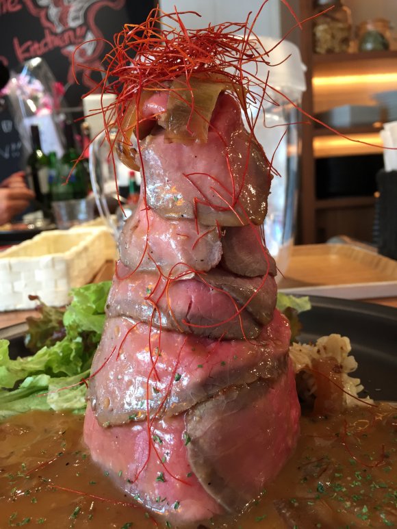 ローストビーフで肉の火山！大阪・福島の「ボルケーノキッチン」が衝撃的