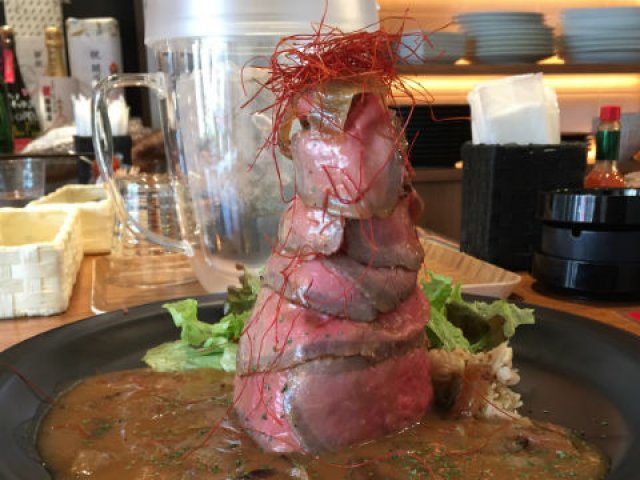 ローストビーフで肉の火山！大阪・福島の「ボルケーノキッチン」が衝撃的