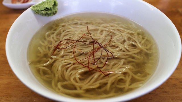 透明感抜群のスープに全粒粉麺！濃厚ガッツリ二郎系で驚きの限定メニュー
