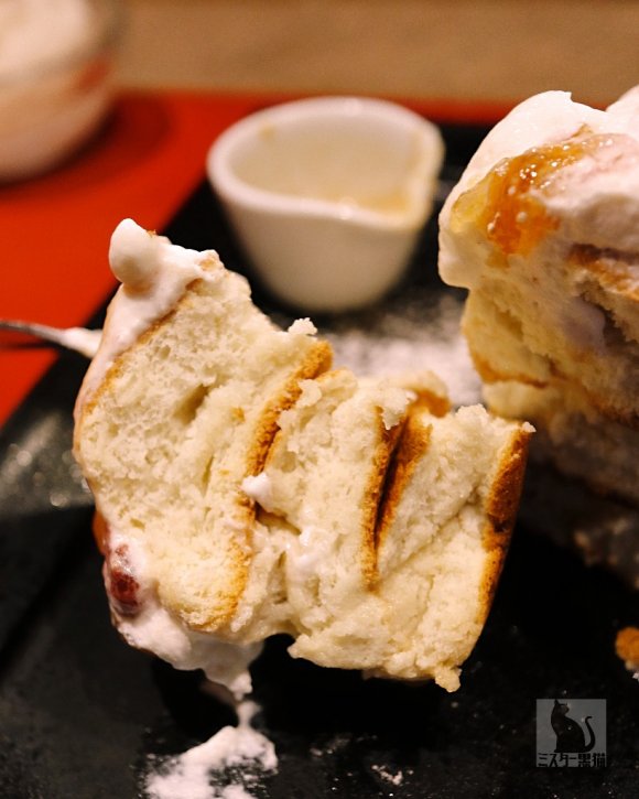 6日間限定！表参道のふわふわ米粉のパンケーキが人気のお店から桃登場