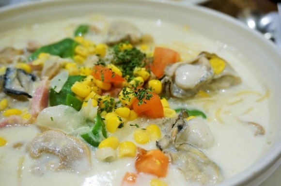 冬限定★大きな牡蠣がゴロゴロ入ったコーンスープスパ＠恵比寿